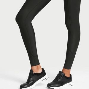 Victoria’s Secret total knockout leggings